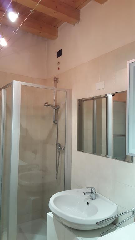 Flats4Rent Tommaso Apartment Verona Ngoại thất bức ảnh